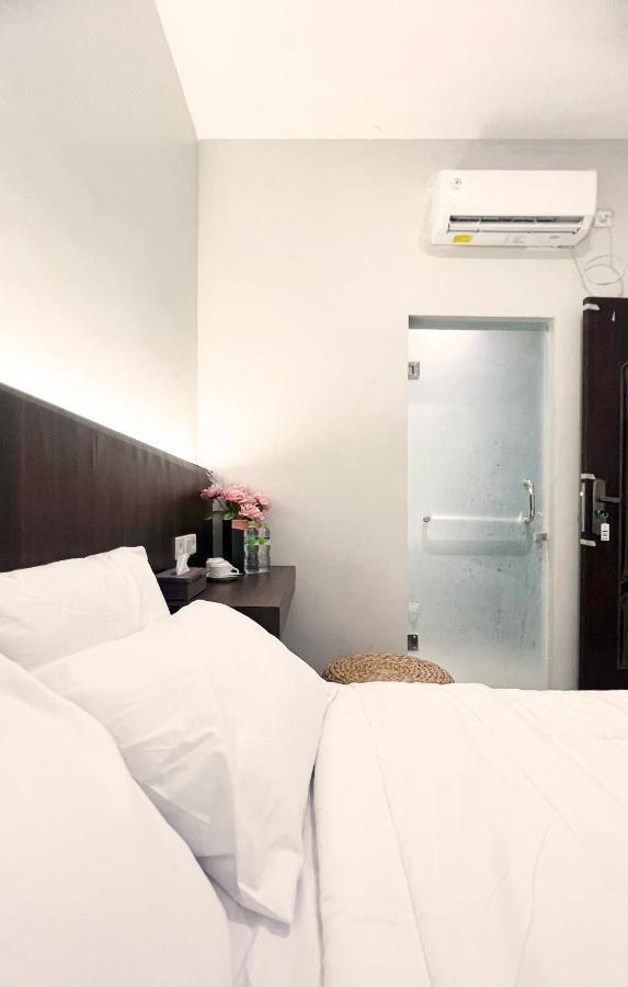 Sleep Studio Hotel City Center Surabaya Exterior photo